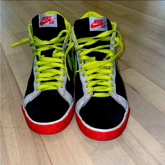 Nike Sb blazer high Ms. Pac-Man rare size 9 navy volt yellow